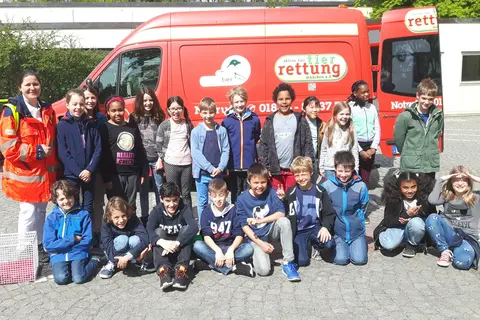 Zahlreiche Kindereinrichtungen werden von der Tierrettung München besucht um über Tierschutz aufzuklären.