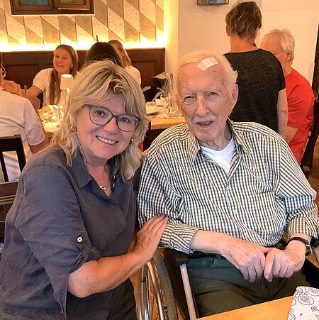 Stellvertretender Vorsitzender Hans Wiblishauser mit Dr. Evelyne Menges.