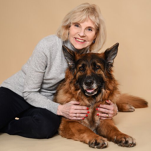Beiratsmitglied Jutta Amann mit Hündin Kessy.