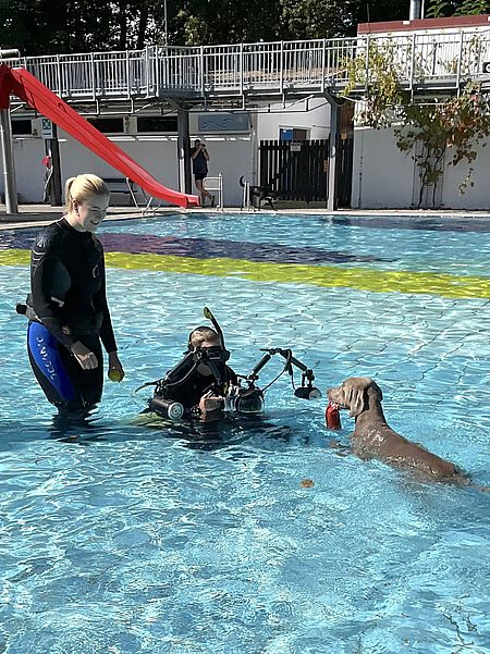 Fotograf Alexander Weinberger in Aktion. Fotograf Alexander Weinberger in Aktion.