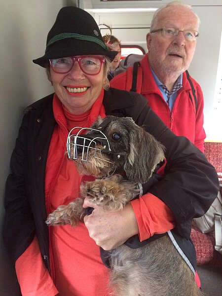 Frau Welk und Herr Ahlborn, Organisator der (Hunde)Reisen und Wanderungen. Frau Welk und Herr Ahlborn, Organisator der (Hunde)Reisen und Wanderungen.