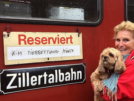 Ida Ahlborn im Zillertal mit Hündin Finett. Ida Ahlborn im Zillertal mit Hündin Finett.